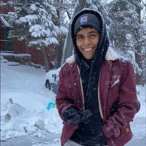 Meet your Posher, Lino